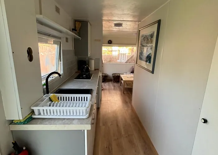 Nyaraló Holenderski Lilla *